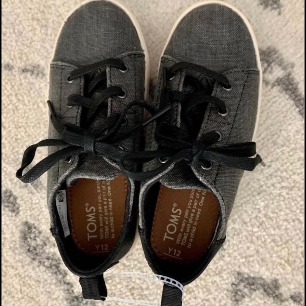 Toms Y12 Boys’ Shoes
